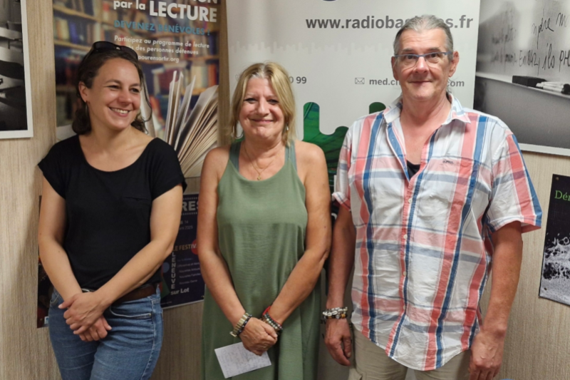 Les membres de l'association Relais publient le groupe Ouko