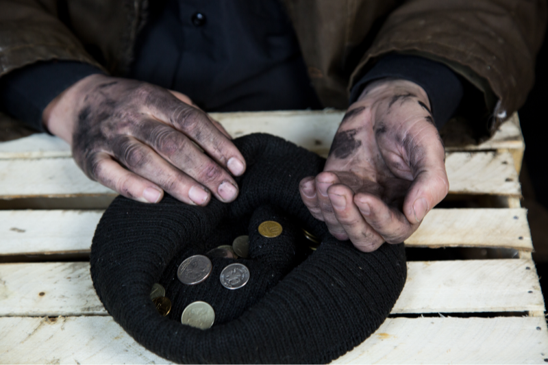 Les précaires et les oubliès