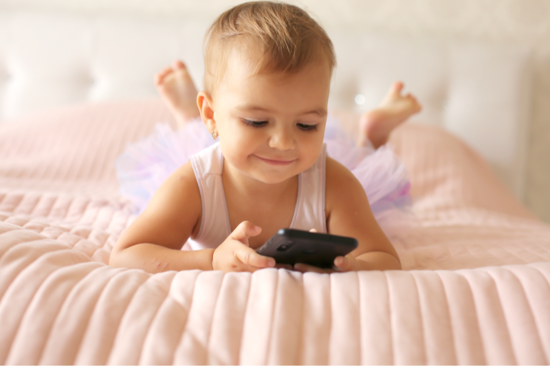 Des téléphones et pas de bébé