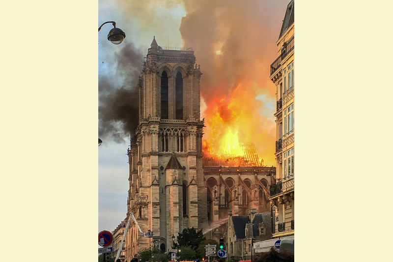 Radiobastides - Symboles et conscience L'incendie de Notre Dame #42